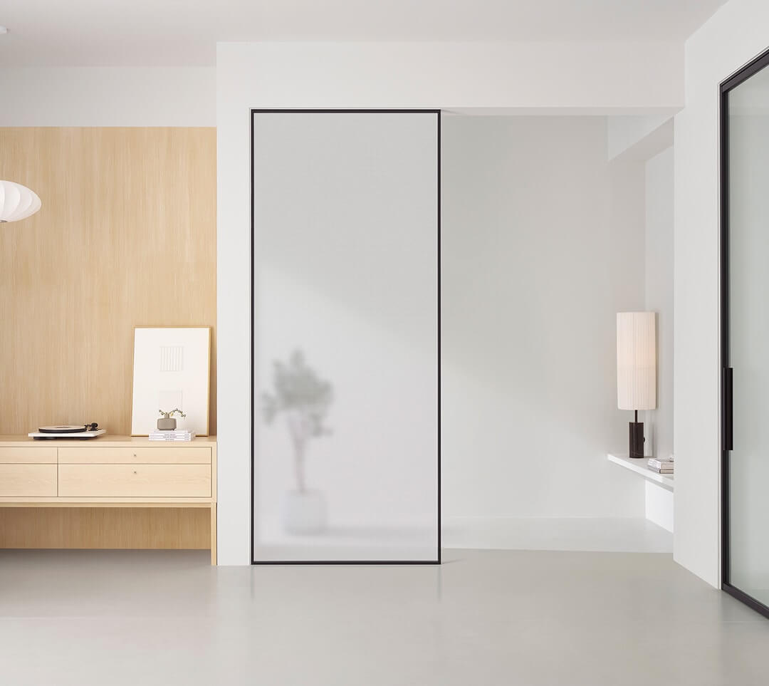 Fixed divider interior showcase