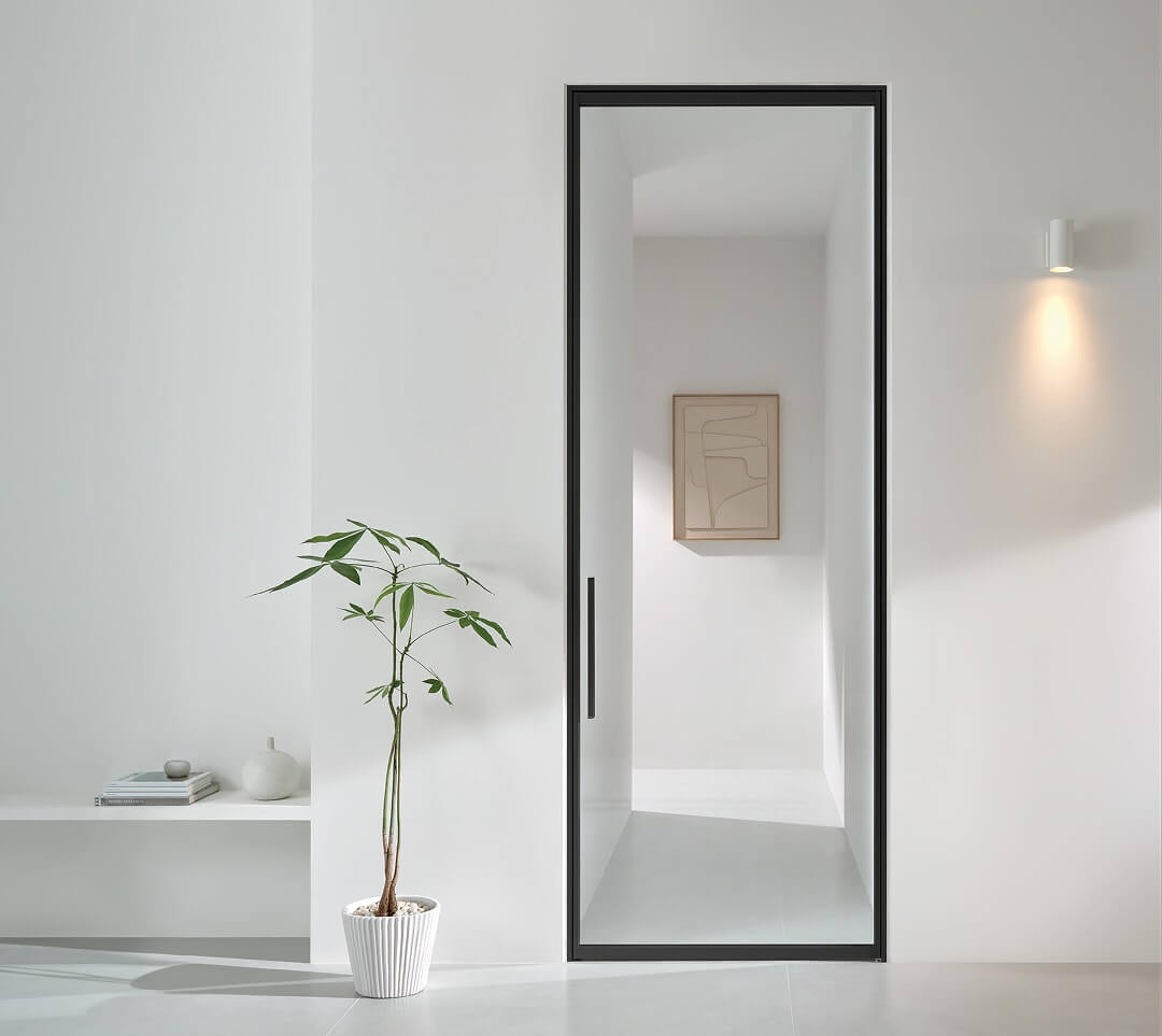 Swing door interior showcase